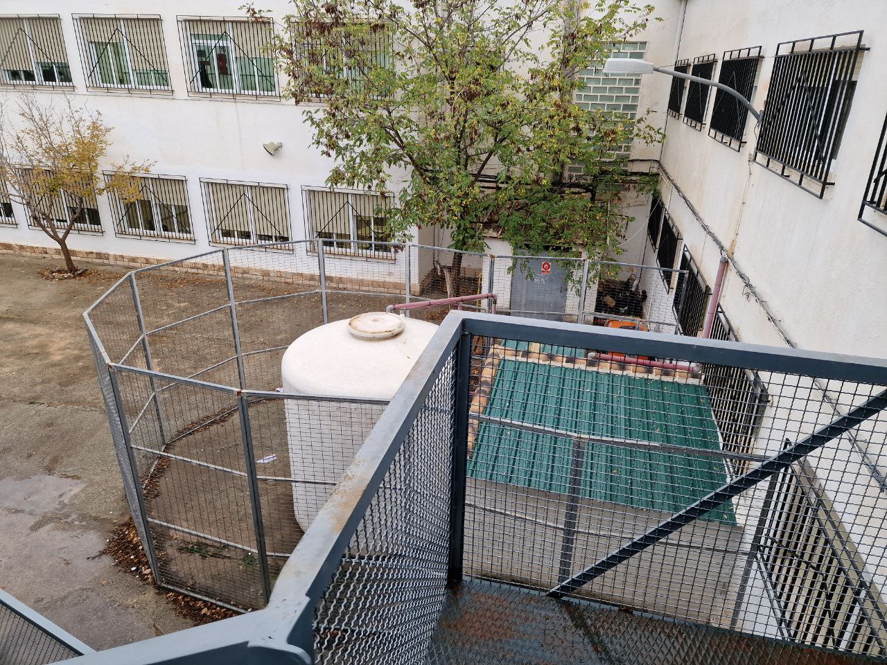 Vista patio desde escaleras